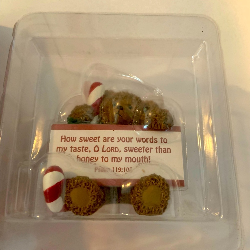 Scripture Keepers Candy Cane Bear Collectable With 40 Scriptures NWOT - Picture 3 of 10